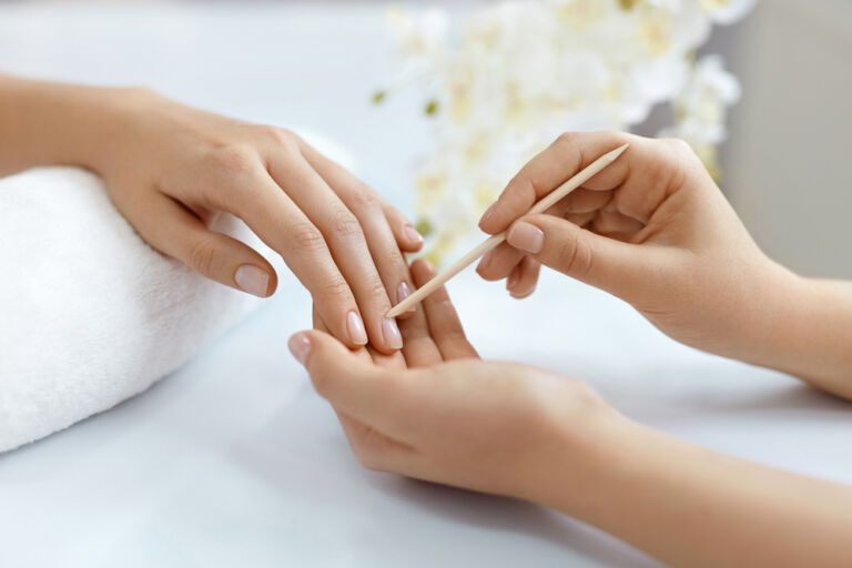 Manucure, soins des mains